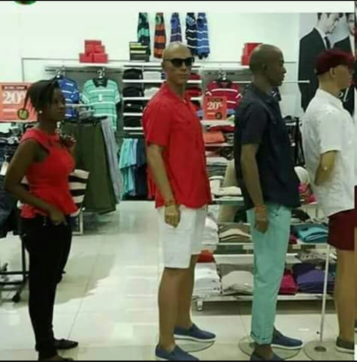 jsfox8's tweet photo. #IWouldWaitInLine behind a mannequin. https://t.co/5FWBMRsuDn