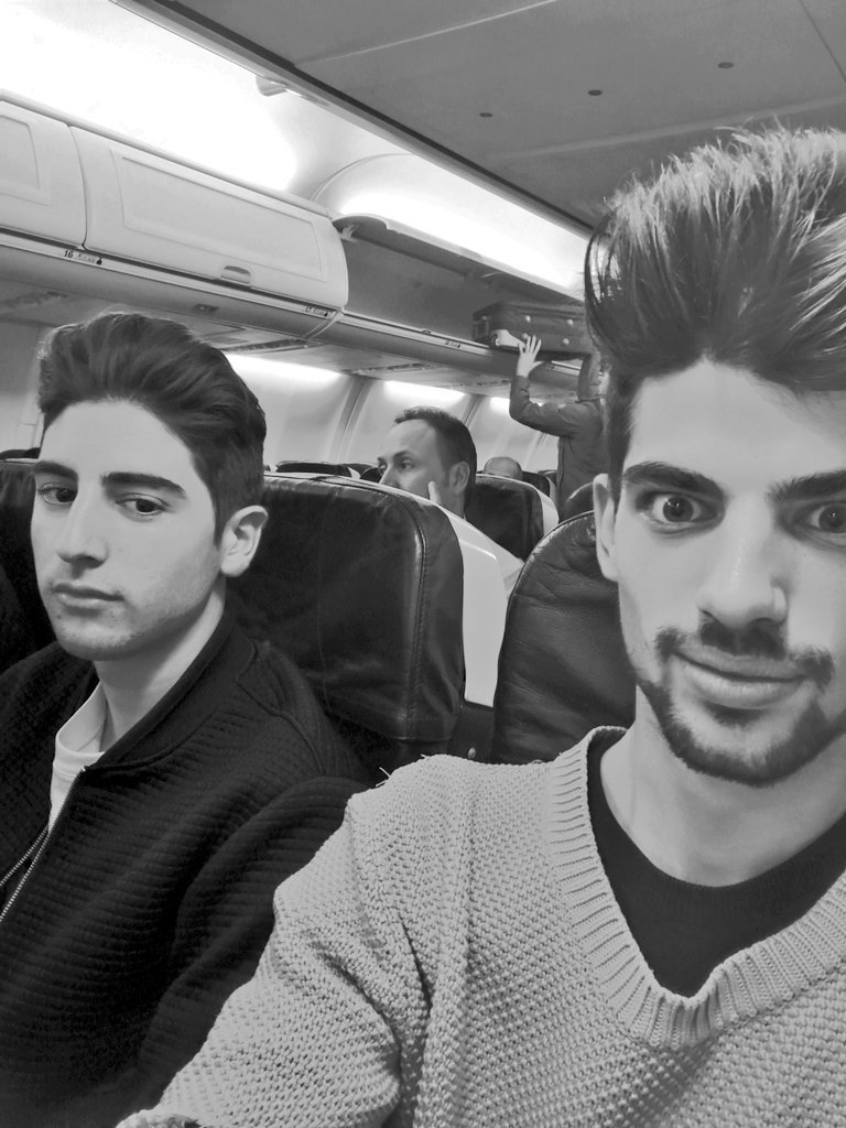 lorenzo_buosi's tweet photo. Ci vediamo presto belli e brutti 😎 

#KOLN #Cologne2016 #sneakerness #madness #readytofly @Casamassima98 https://t.co/LWCgF2KNvO