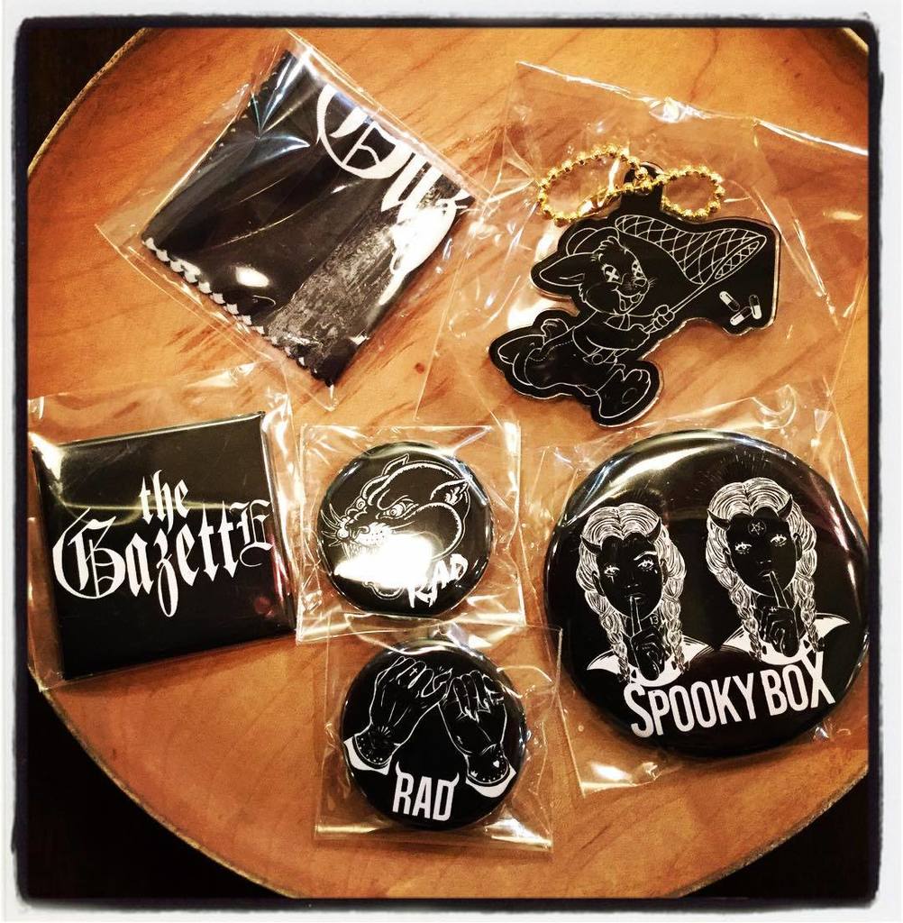 okapitroll's tweet photo. spooky box 👻 真っ黒✨
カラフルな奴、欲しかった〜〜‼︎ けど、贅沢は言うまい。宝💎だわ〜( ´˂˃` )
#thegazette #spookybox
#zeppto… https://t.co/yEuuRpzT5M https://t.co/pDpHhq8vWu