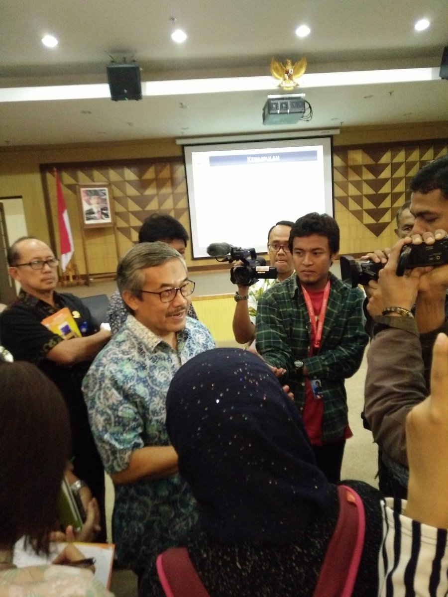 InfoHumasBMKG's tweet photo. Dprkrkan kjdian cuaca ekstrm msh akan trjdi hngga awal thun 2017,infrmasi peringtn Dini cuaca ekstrem di Indo dpt dperoleh dwebsite BMKG #6 https://t.co/9DtznUrRKe