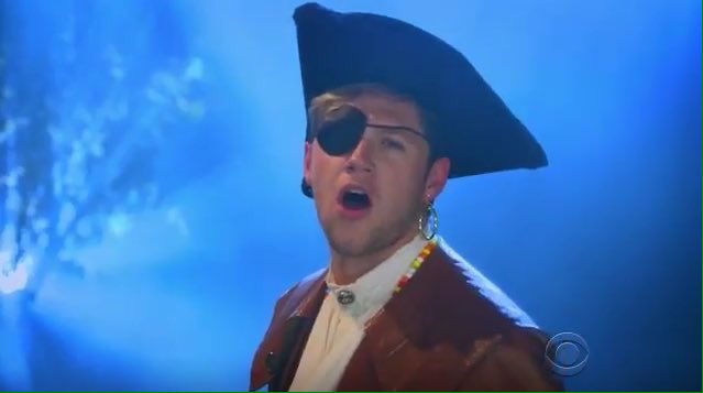 lasgrowns's tweet photo. Niall en el video de "Candy" para The Late Late Show 😍 

#NiallOnCorden https://t.co/BPzhWzqN8p