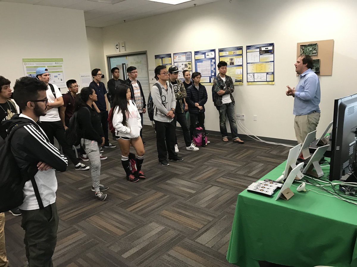 CalPlug's tweet image. Thanks to David Kirkby for bringing his environmental physics class by #CalPlug @michaeljklopfer #energyeducation #EnergyEfficiency #calit2