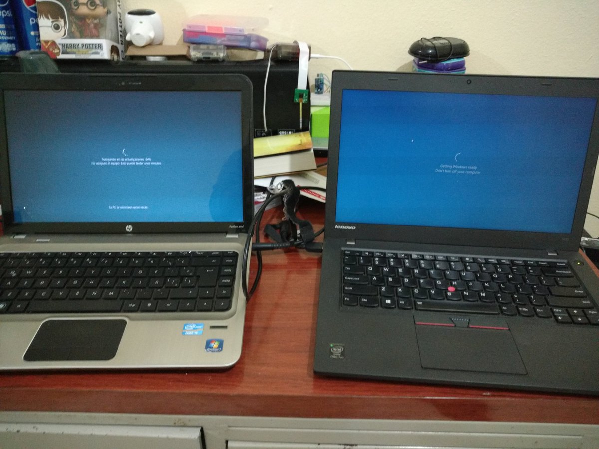 unprogramadormx's tweet image. Dos computadoras para programar y las dos piden actualización #windowUpdate #loquecallamoslosprogramadores #devFail