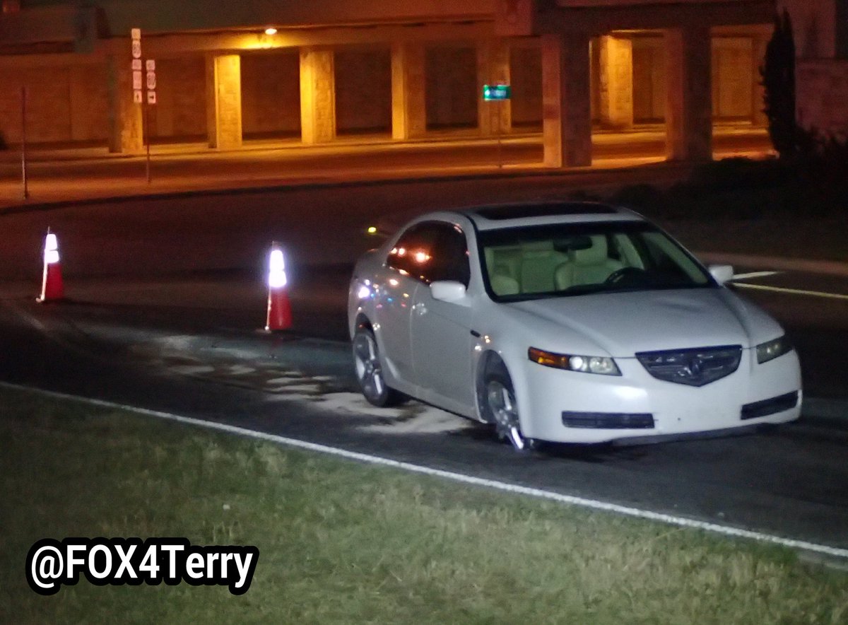 FOX4Terry's tweet photo. .@Dallas_Sheriff says 17 yr old male walked away from damaged car and then was struck and killed on hwy. Searching for vehicle. Story @FOX4 https://t.co/AIgUJpdfqJ