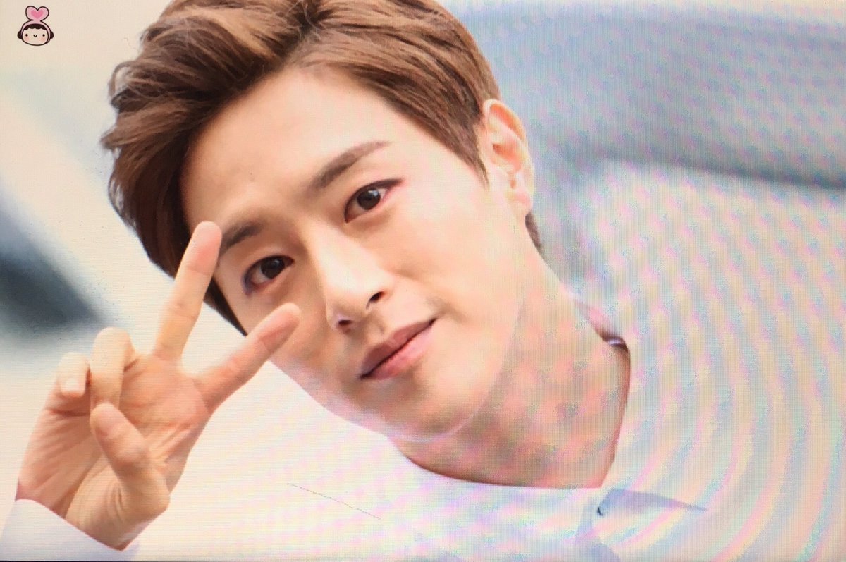 Xsonhion's tweet photo. 민우오빠의 눈속에서 빛이 나용✨ #백퍼센트 #민우 https://t.co/e2Ky0Cz4Iv