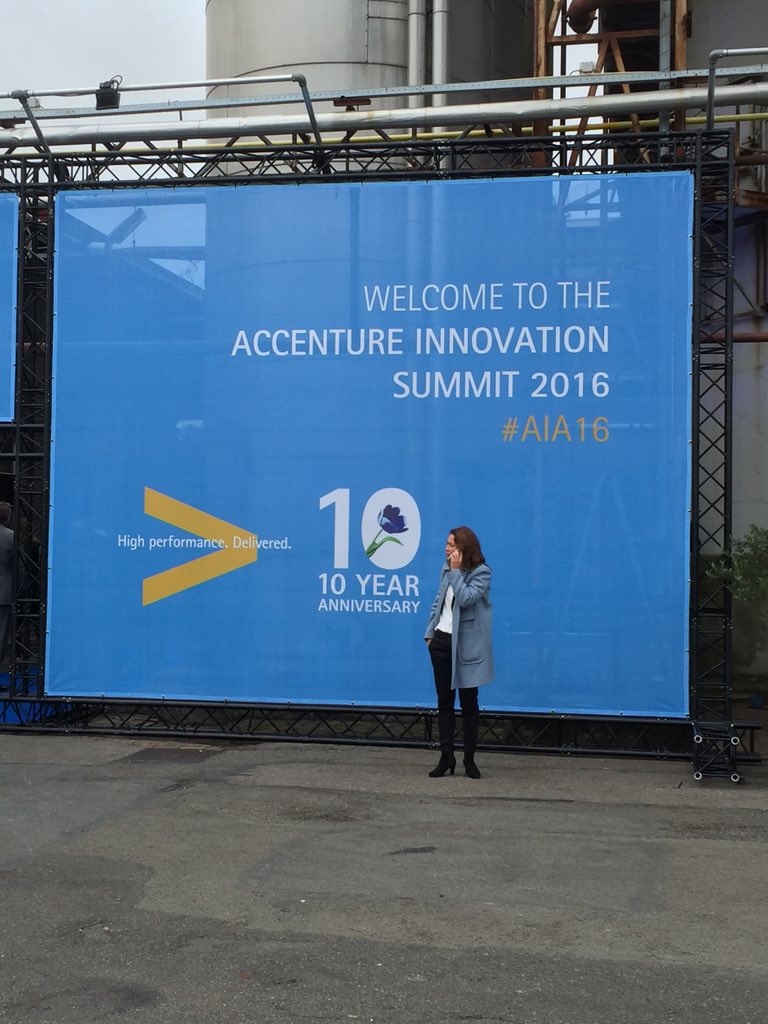 toineschoutens's tweet photo. PROPEAQ lichtbril om 13:15u live op RTLZ vanaf de Accenture Innovation Award 2016 #AIA2016 #AIA16 @AIA_NL @RTLZ https://t.co/QbimTJxxxx