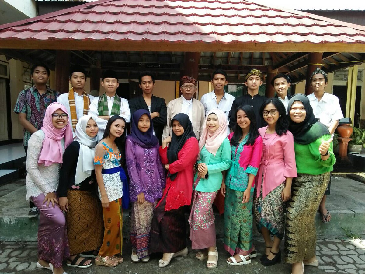 DIVELICIO's tweet photo. Selamat Hari Sumpah Pemuda!😘 https://t.co/p6zrwngQTo