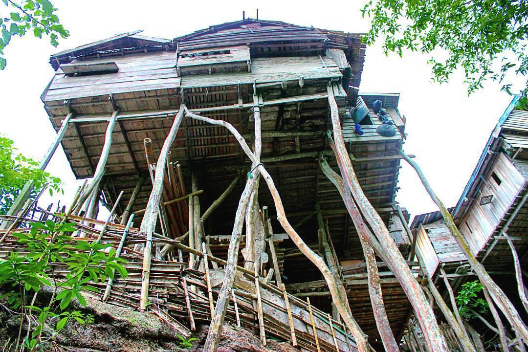 makassar_guide's tweet photo. Perkampungan Tua Bitombang, Kabupaten Kepulauan Selayar Photo by @achlanfahlevi #reposy #ayokesulsel #indonesia #visitindonesia… https://t.co/qMrGClFbRz