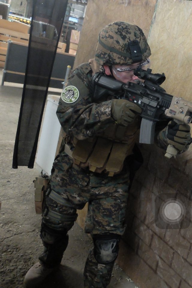 戦う 元 コーラ屋 美濃郡保安局 Twitter પર サバゲー履歴書 経験年数 2年 所属 中部第一分遣隊 美濃郡保安局mnsd 未完成 主戦場 Hq Db バンカー 装備 海兵隊 民間シューター スタイル ポイントマン 特技 一緒に行こうと言った人を置いていく 相棒 M27 1911系45