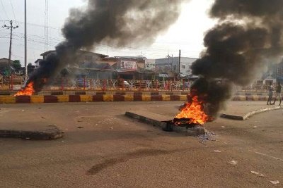 President Muhammadu Buhari is now in emergency meeting with Olusegun Mimiko, the Ondo state governor, at the presidential villa over Ondo‎ crisis