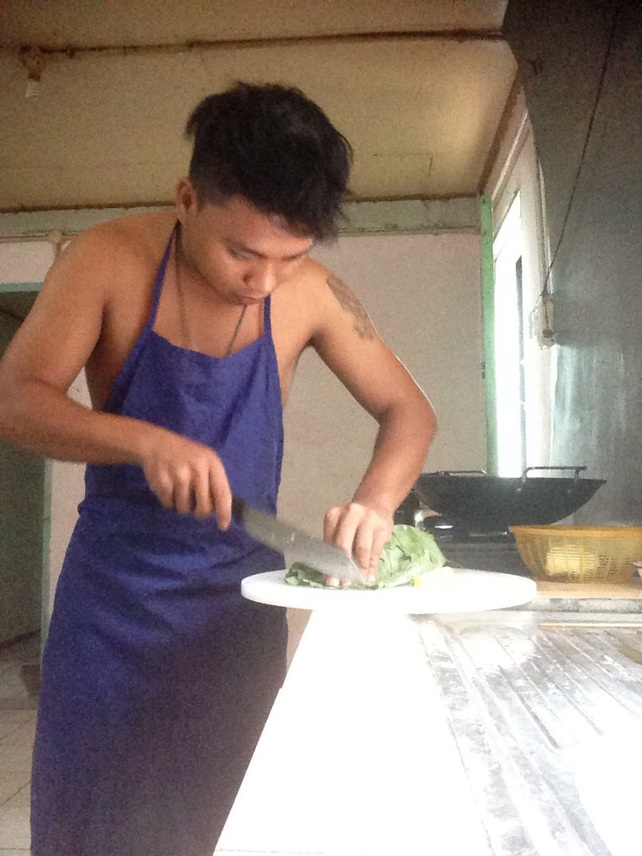 RvApe's tweet photo. #hotguyswhocook wkakakkaka https://t.co/0px1yJ490m