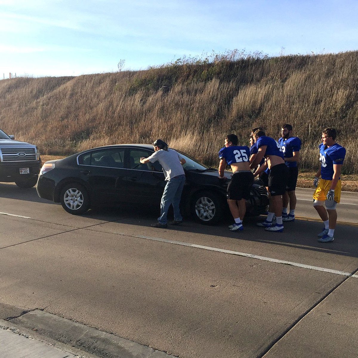 GottulaTodd's tweet photo. Car stalls on street near stadium - @UNK_Football @UNK_Athletics guys jump into action and help #LoperStandard #LoperFamily #Community https://t.co/2dJEGkb5QT