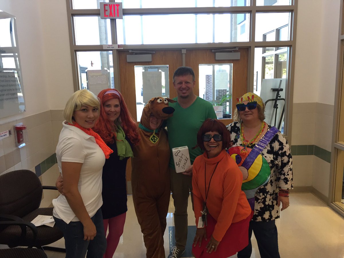 JeffBurkeELS's tweet photo. Scooby Doo, Where are You? #mitchellmavs @MitchellPTA @GeorgetownISD @DyerrRob and a batgirl sighting as well! https://t.co/4feGkGJUtH