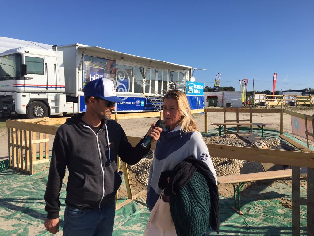 Retrouvez Fabienne d'Ortoli pour une séance d'aquagym sur la plage de La pointe de la torche