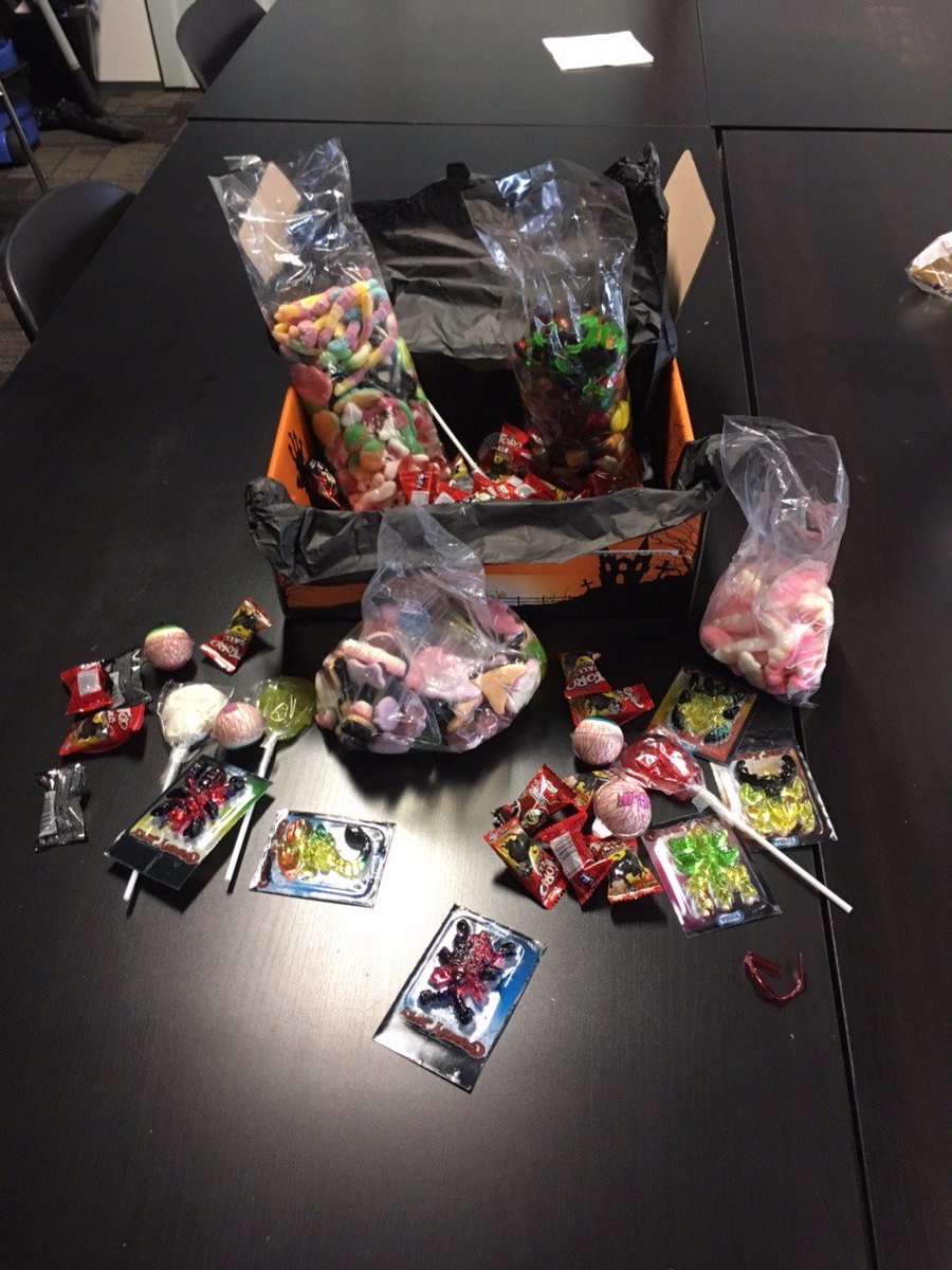 Adictiz's tweet photo. Les bonbons sont comme le #jeu, associés à l'enfance mais appréciés à tous les âges ! #HappyHalloween #CandyTherapy #TGIF @Adictiz https://t.co/VRUTdqpf9G