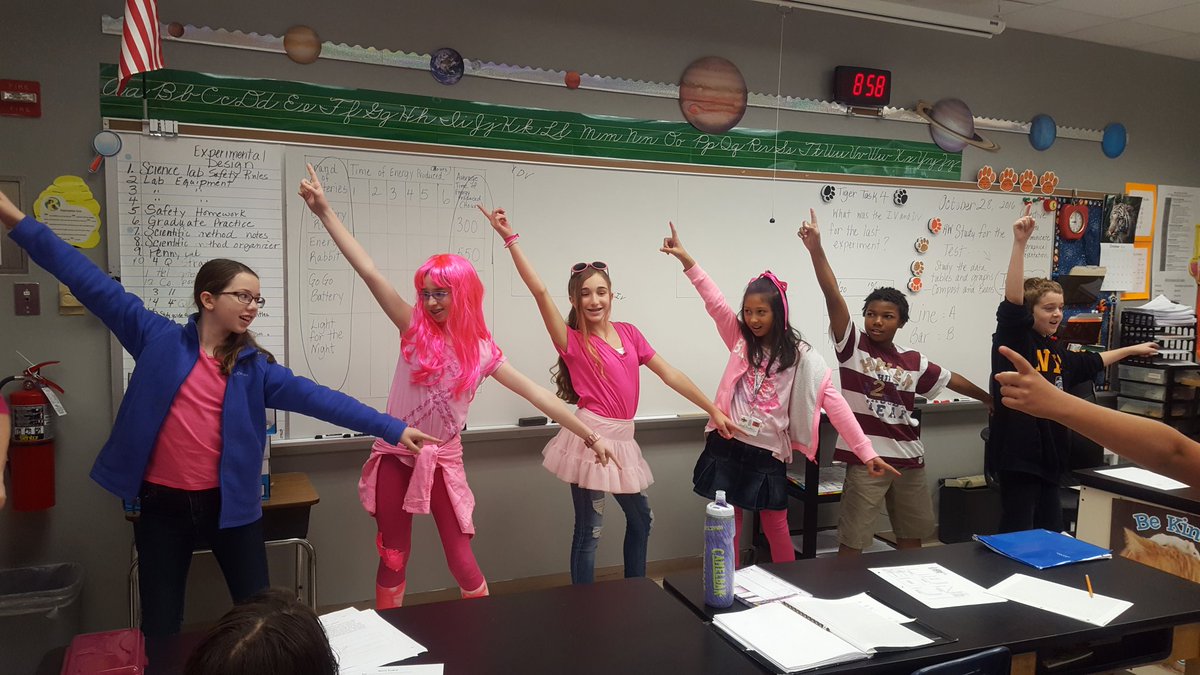 HeatherJYoung3's tweet photo. 6th grade #TMSscience Ss disco to remember dependent & independent variables "I like to Disco" https://t.co/GRzgTOyFhR