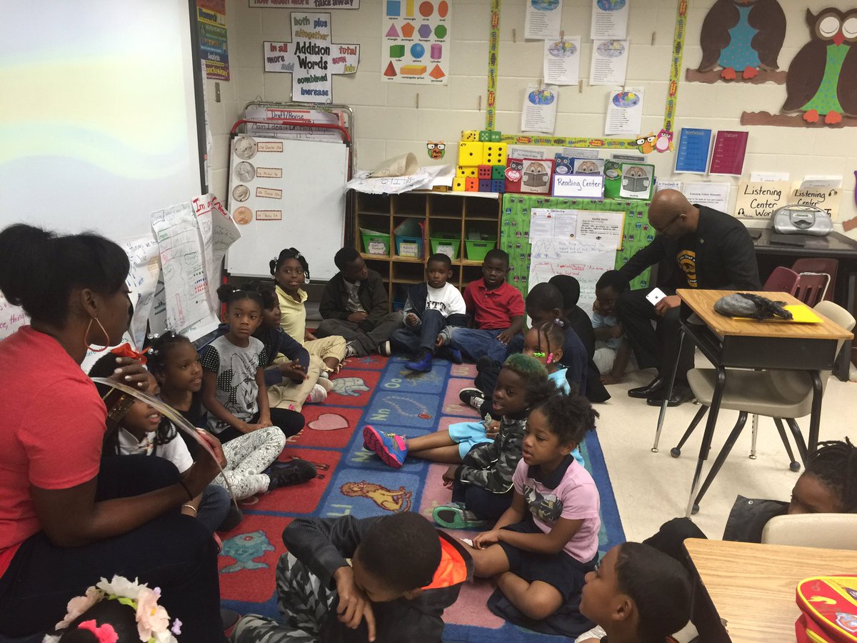 DrEmilyAMassey's tweet image. #APSMainThingMainThing Students at Perkerson ES love SEL! @WildPerk @DonyallD @ATLsuper #CalibrationMatters Dr. Dickey supports SEL💯