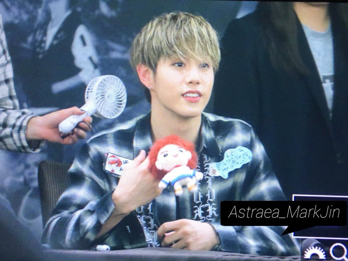 Astraea_MarkJin's tweet photo. [프리뷰]161028 신도림 팬사인회
#마크 #Mark #MarkTuan
마크랑 작은 마크😁 https://t.co/C3XSPxQ060