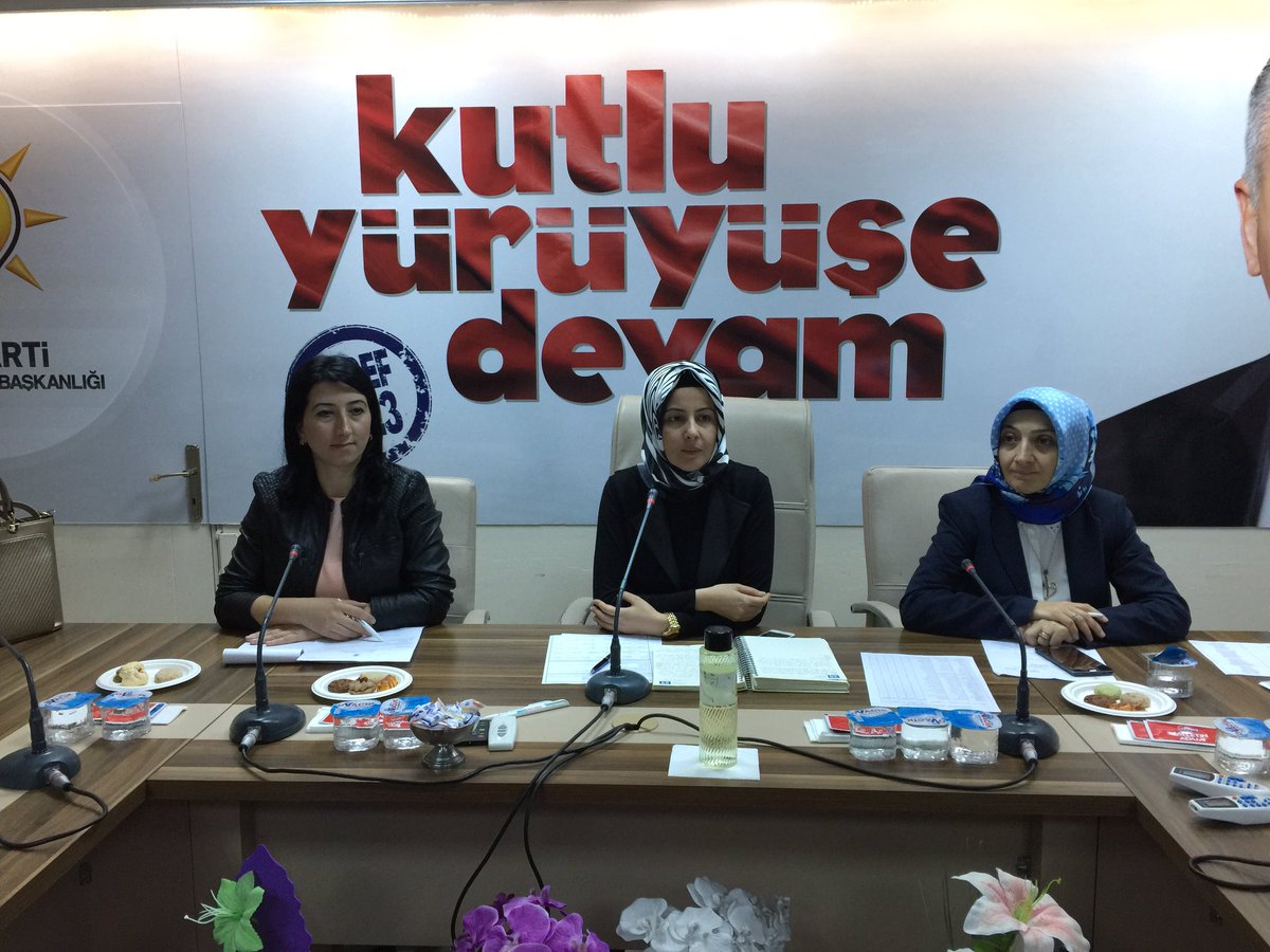 akkadinumraniye's tweet photo. Haftalık Olağan toplantımız Gönül Köprüsü projesiyle kardeş şehrimiz Diyarbakır İl KK Seç.İşleri Bşk.Sn.Vildan Fida İle birlikte başladı. https://t.co/Yt1dDOf4k4