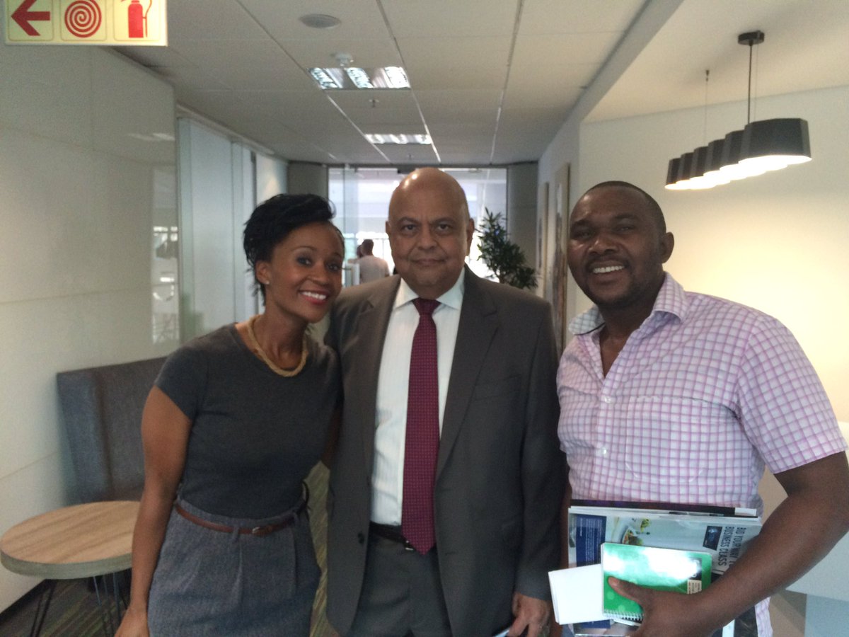 Groupie moment with #PravinGordhan & @SikonathiM at the #ExclusiveInsights with @cnbcafrica