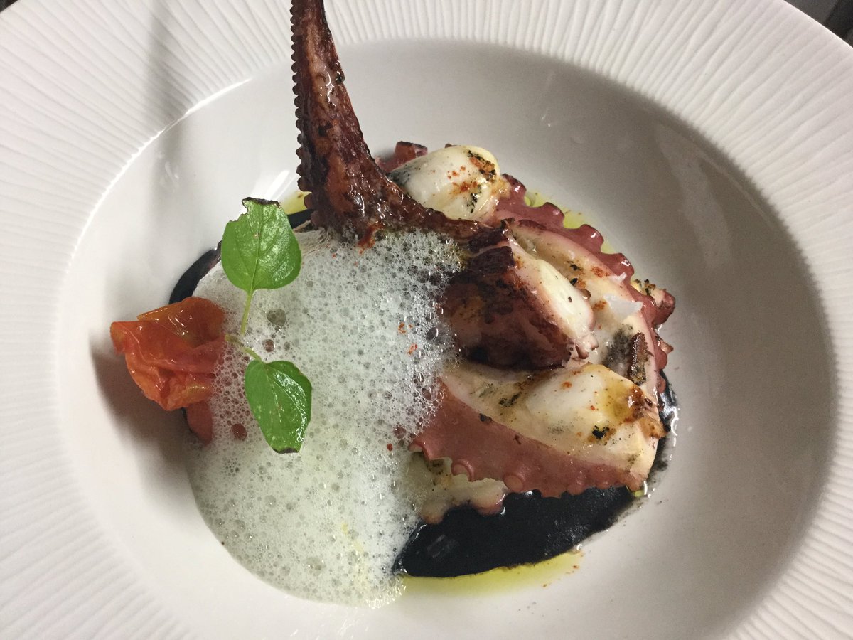 Pulpo a la brasa..Gustas?? 
#valledeBenasque #gastronomía