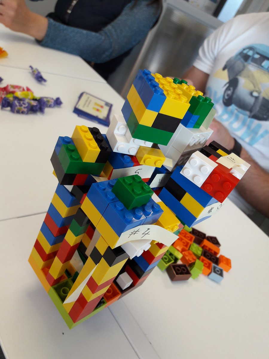 slansiaux's tweet photo. Super cette chaîne d'IC en légos! :) #Lego4DevOps #atbdx https://t.co/RXrSUvCF4j