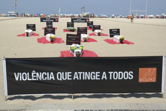 brasildefato's tweet photo. Brasil tem mais mortes violentas do que a Síria em guerra, mostra anuário https://t.co/yACxFRnT7V #BrasildeFato https://t.co/qjmqr1zGeR