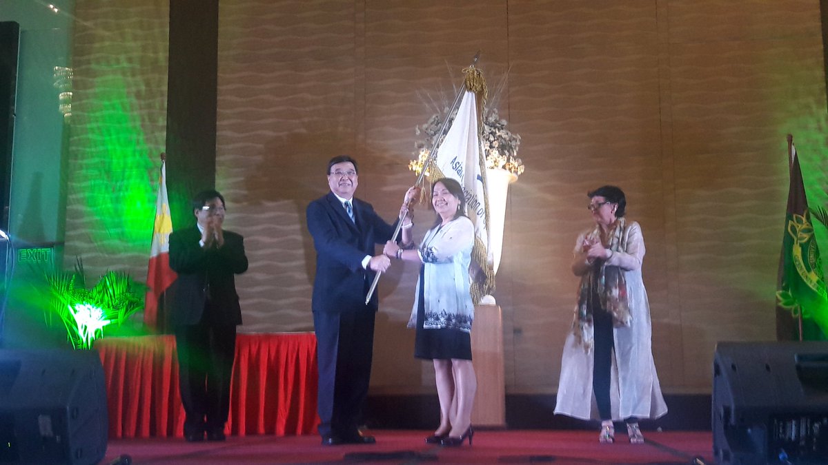 AAOU2016's tweet photo. Dr. Melinda dP. Bandalaria, AAOU President &amp; Dr. Grace Javier Alfonso, AAOU Secretary General with outgoing Pres. Yuk Shan Wong #AAOU2016 https://t.co/xmTUvPkwaj
