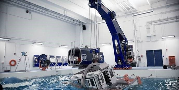 portdemallorca's tweet image. ¿Sabrías escapar de un #barco volcado? ¡Seguir estos consejos podría salvarte la vida! ow.ly/vw0L305Cqvc