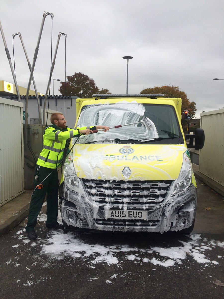 alfadropbox's tweet photo. It's the Ambulance turn. Quick wash by Ryan from @RegionalMS for a day in Chester. #medical support #events #emergency https://t.co/RN9pvSGI2Y