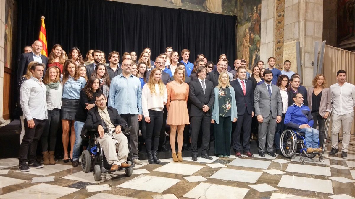 FECPC's tweet photo. El Mlt.Hble. President de la Generalitat Carles Puigdemont rep els esportistes dels Jocs Olímpics & Paralímpics #Rio2106 amb autoritats https://t.co/ieA78TLFDO