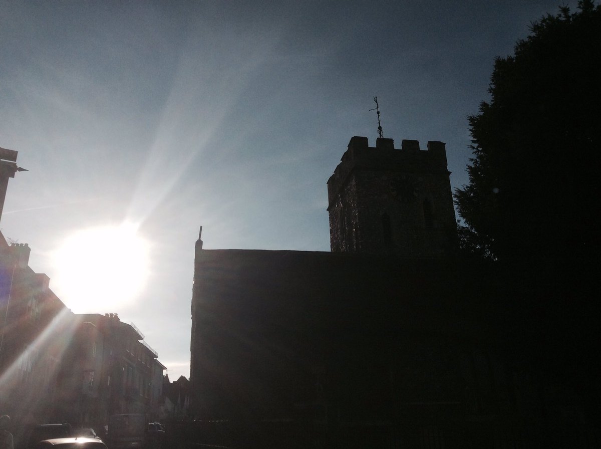 CorkageWine's tweet photo. What a glorious October morning. Our favourite neighbour looks so pretty in the sunshine.#loveguildford #QuarrySt # https://t.co/q3CiOsAYPF