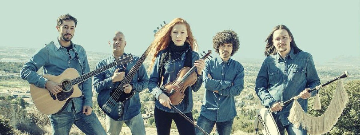 últimas entradas para el concierto de esta noche a las 22:15 <a href="/StreetWingsBand/">Street Wings</a> folk-rock celta en #torrelodones con <a href="/CervezaLaVirgen/">Cervezas La Virgen</a>