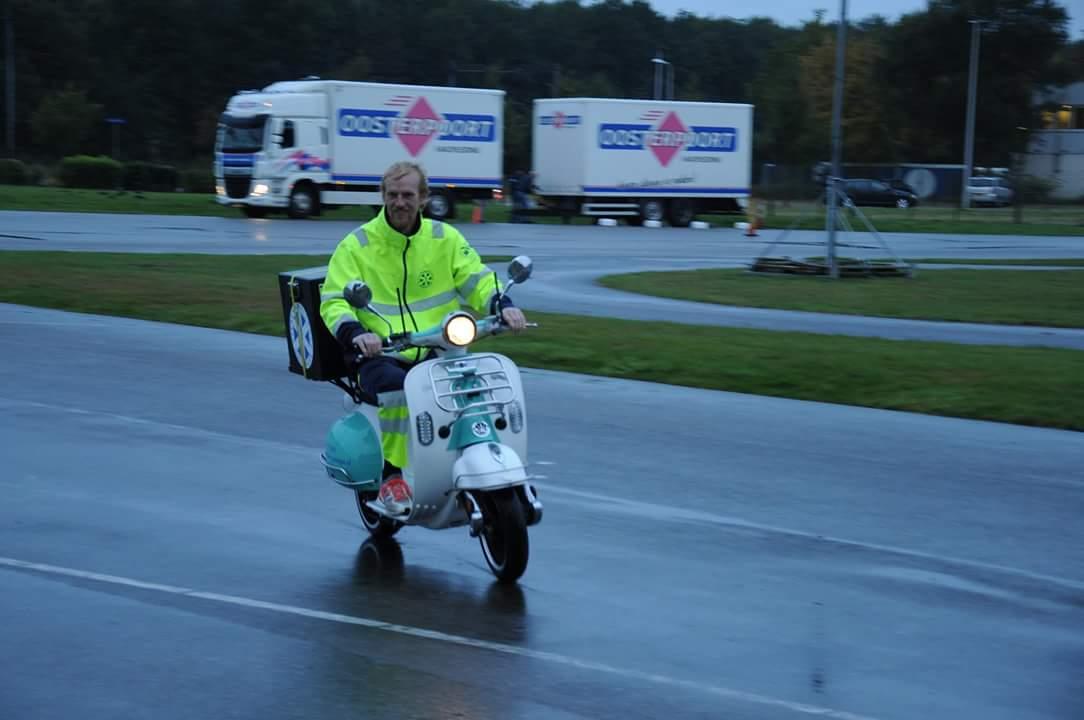 DierenambuGroni's tweet photo. #Scootercursus @DierenambuGroni @Assen bij @OosterpoortLes. #Oosterpoort #Zerobike #Totaltrade #dierenwelzijn https://t.co/PSul89xB12 https://t.co/gDFdQbyKgz