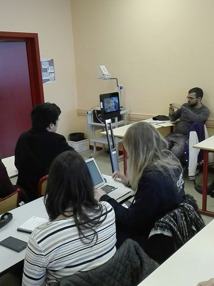 AssESciB_UBO's tweet photo. Atelier sur l'ère du numérique animé du fin fond du Limousin par @batier  à l'aide d'un robot de téléprésence #AFNEUS2016 https://t.co/U7hBkTywFF