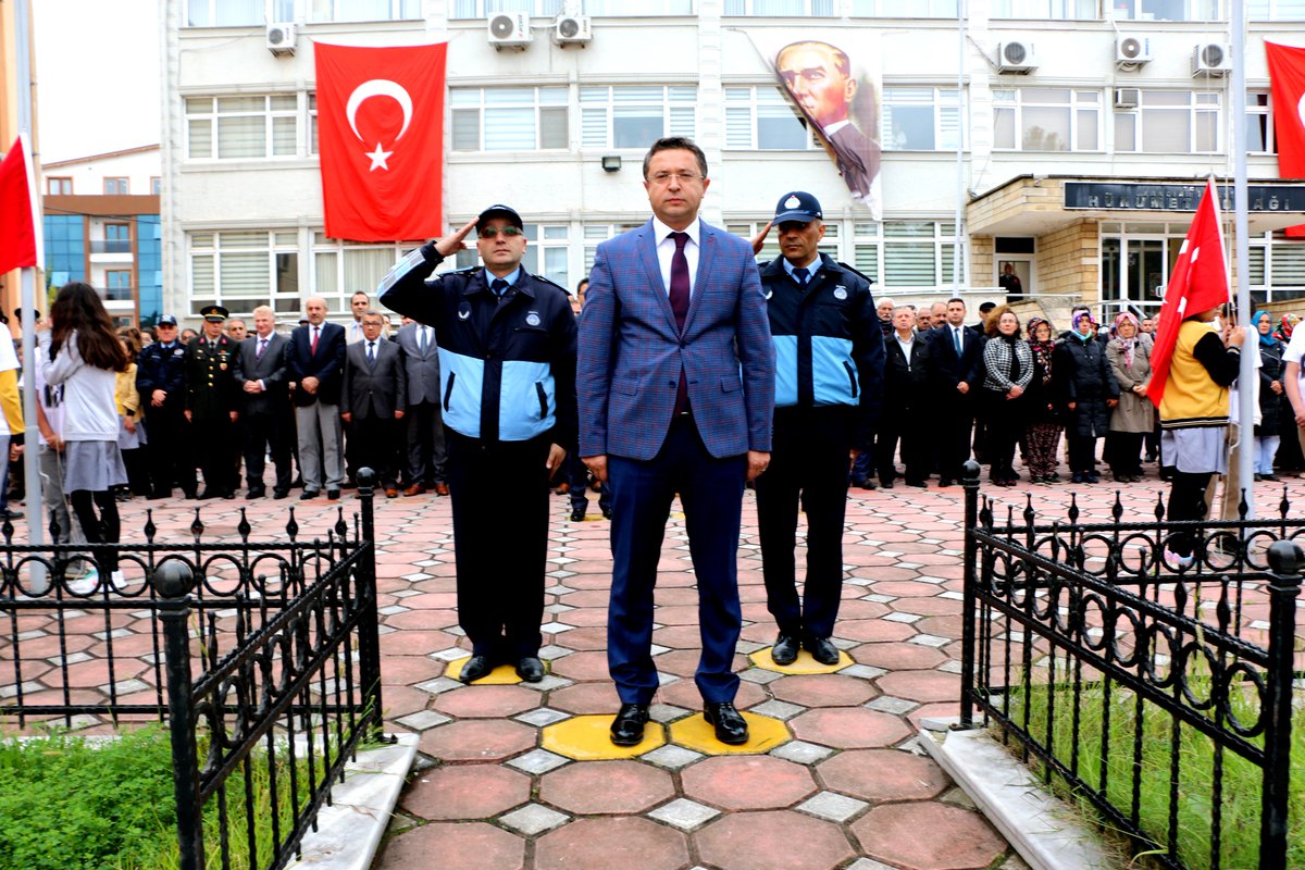 kokenunal's tweet photo. İlçe kaymakamlığımızda düzenlenen 29 Ekim Cumhuriyet Bayramı çelenk koyma törenine katıldık. https://t.co/SfgfunIXXE