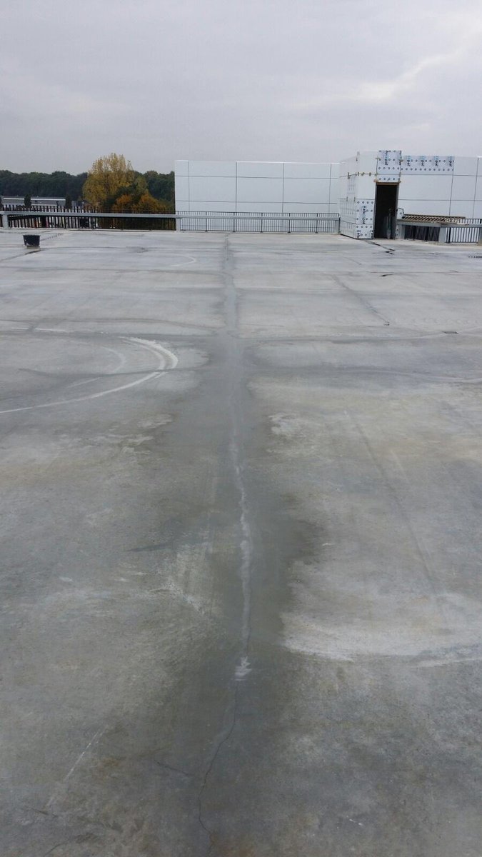 Vandaag bezig in Beek met #ER7 van #Basilisk self healing concrete, mooi product om mee te werken. Nieuwsgierig, neem dan contact op met ons