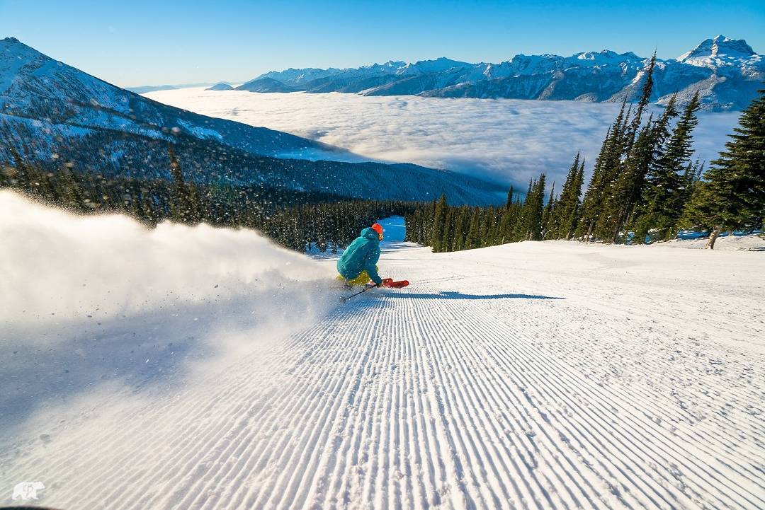 LabelparkFR's tweet photo. First one to enjoying the view ⛷ 📸 @chrisburkard via @XTremeVideo
#winter #snow #skiing #skiingislife #labelpark #lifestyle https://t.co/qTOLm0M4WM