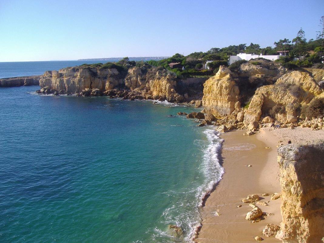 Plan de #puentedetodoslossantos: pisar arena, oler #mar y disfrutar de nuestro #sol: nos vamos a la #playa!goo.gl/xZDGiQ #portugal