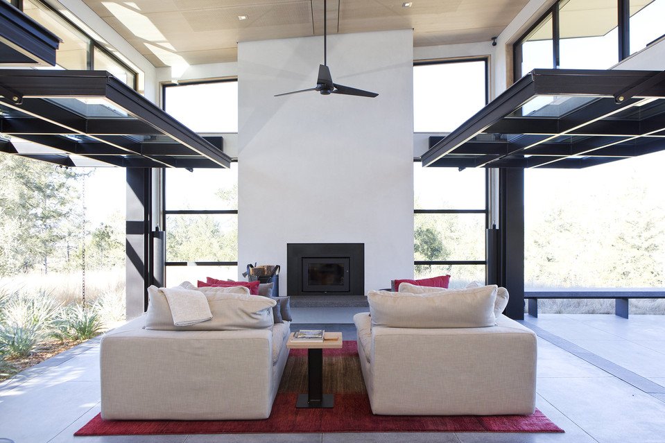 A Modern Home With Massive Walls of Glass ow.ly/NsyG305Cscb