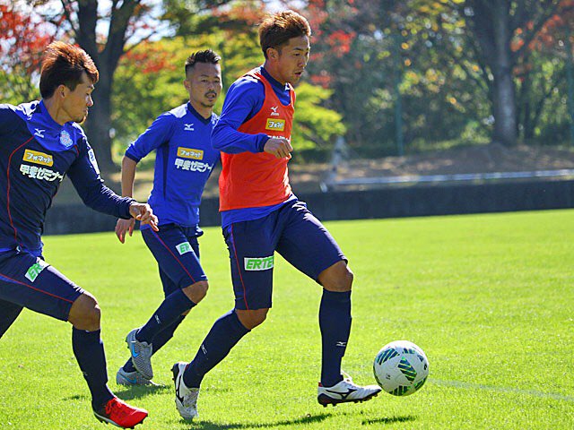 vfk_official's tweet photo. 【モバイル】#vfk VFKジャーナル&amp;広報ONOの一枚公開しました！湘南戦に向けての監督・選手コメント  橋爪選手「アップダウンは激しいが、相手の隙を・・・」&amp;「湘南戦前日」 https://t.co/QPtfX4zQ0K https://t.co/8llOfDkTGX