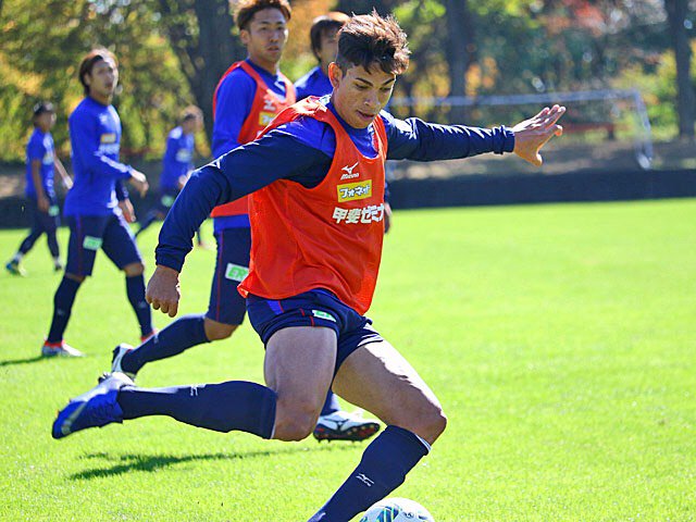 vfk_official's tweet photo. 【モバイル】#vfk VFKジャーナル&amp;広報ONOの一枚公開しました！湘南戦に向けての監督・選手コメント  橋爪選手「アップダウンは激しいが、相手の隙を・・・」&amp;「湘南戦前日」 https://t.co/QPtfX4zQ0K https://t.co/8llOfDkTGX