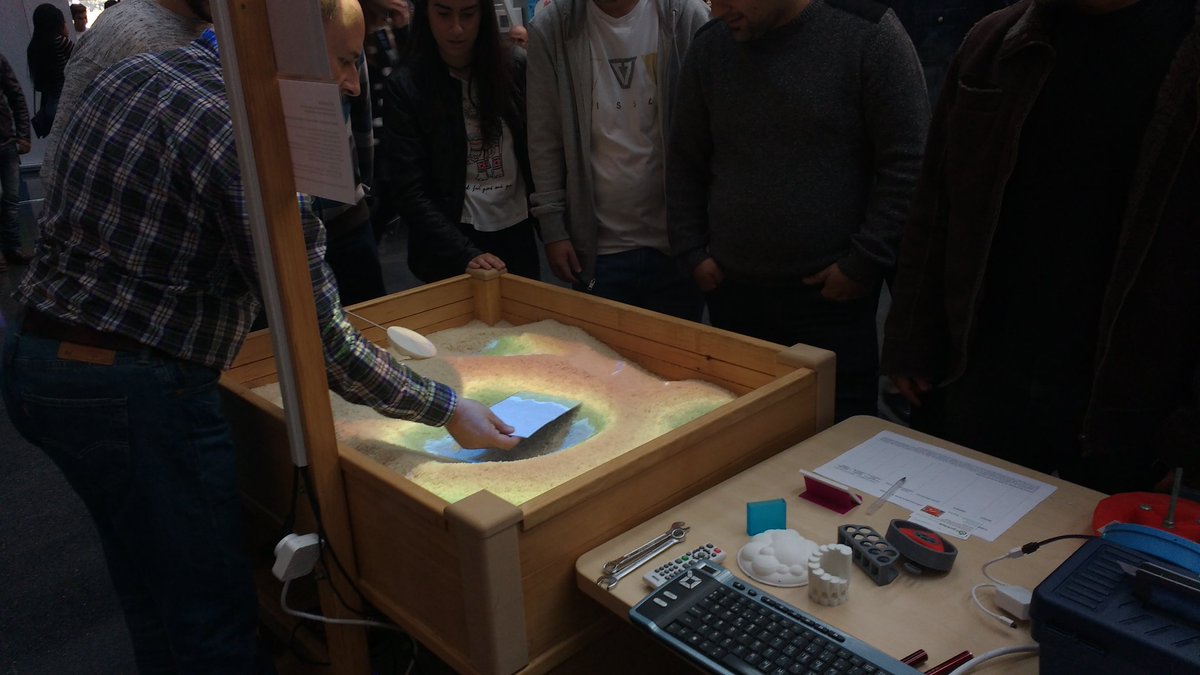 bimehackday's tweet image. La #ARsandbox de @Egokitek está llamando mucho la atención