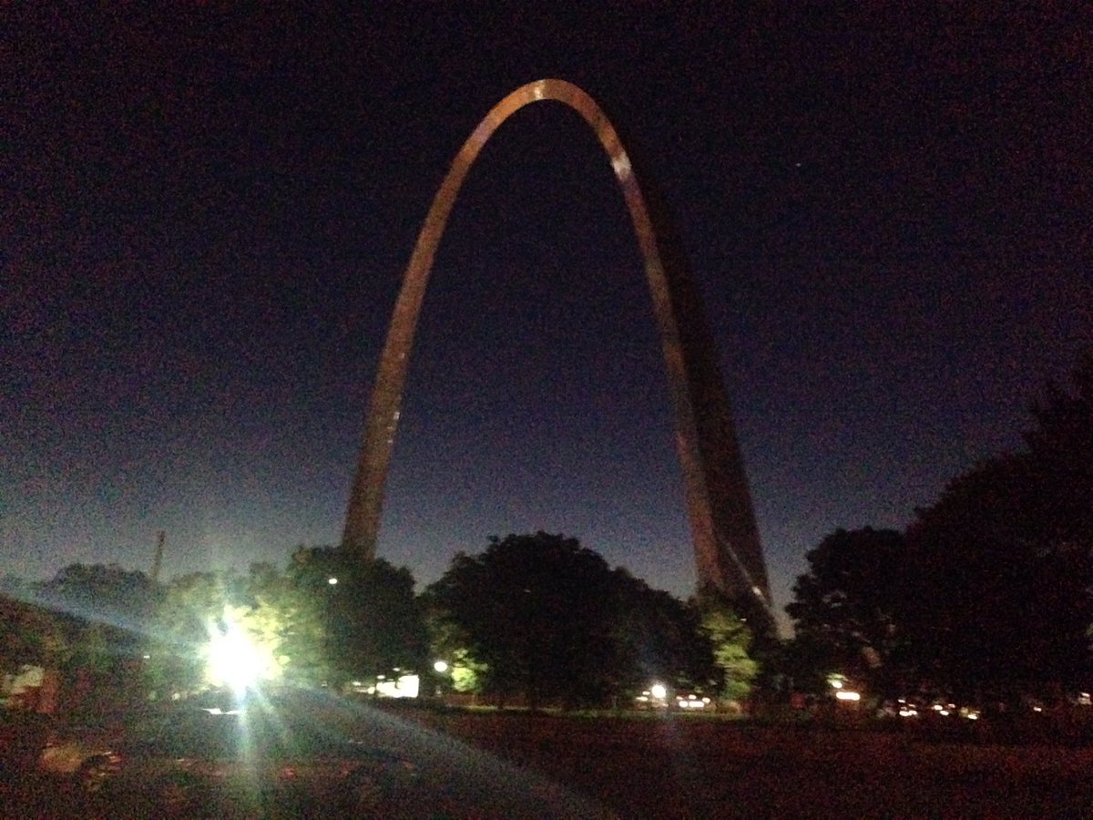 mightyjofoto's tweet photo. Happy Birthday Gateway Arch lookin good for 51! #party #gatewaytothewest #nicegrounds https://t.co/768GbC9OYN