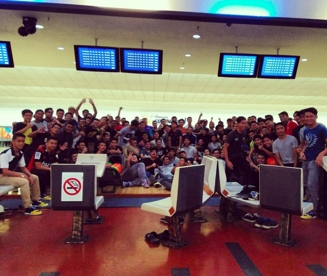 twtstaripoh's tweet photo. Sesi bowling Fivers 2016 sebelum menduduki SPM.
#LVI
#Batch56 https://t.co/676t2fQ4a3