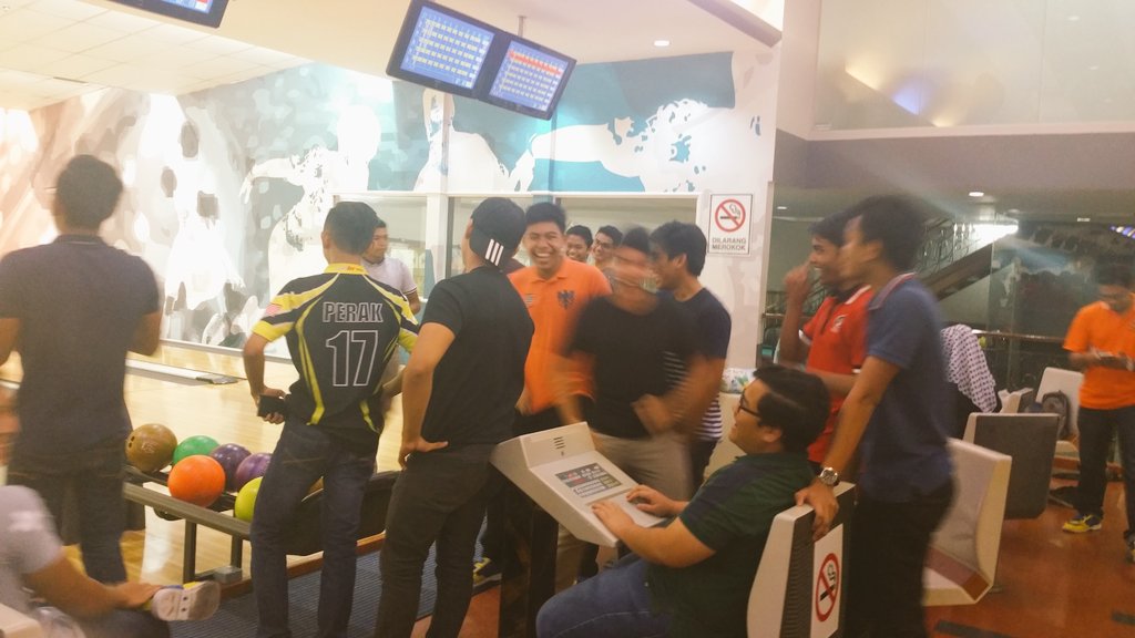 twtstaripoh's tweet photo. Sesi bowling Fivers 2016 sebelum menduduki SPM.
#LVI
#Batch56 https://t.co/676t2fQ4a3