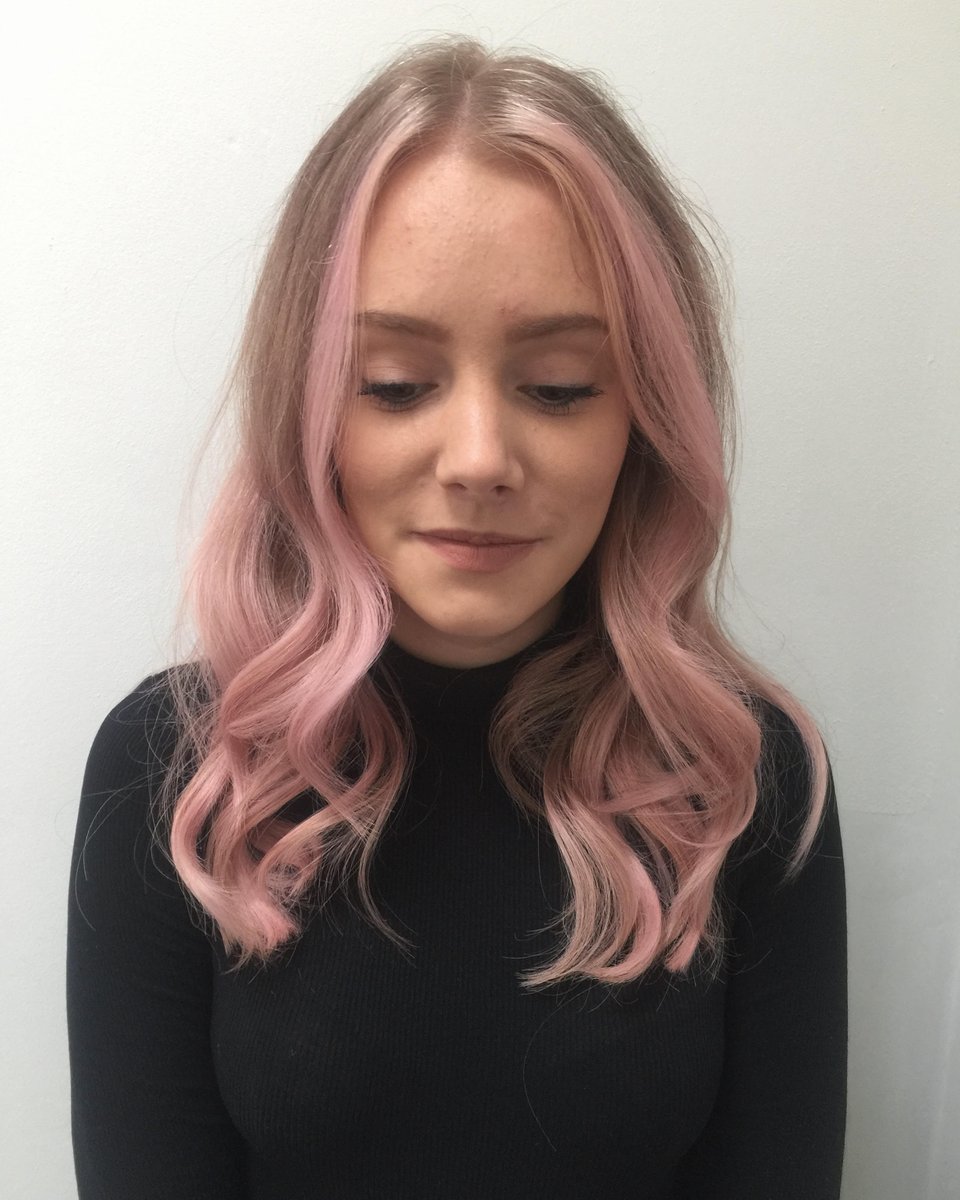 Pretty in pink.
#pinkhairdontcare #pinkhair