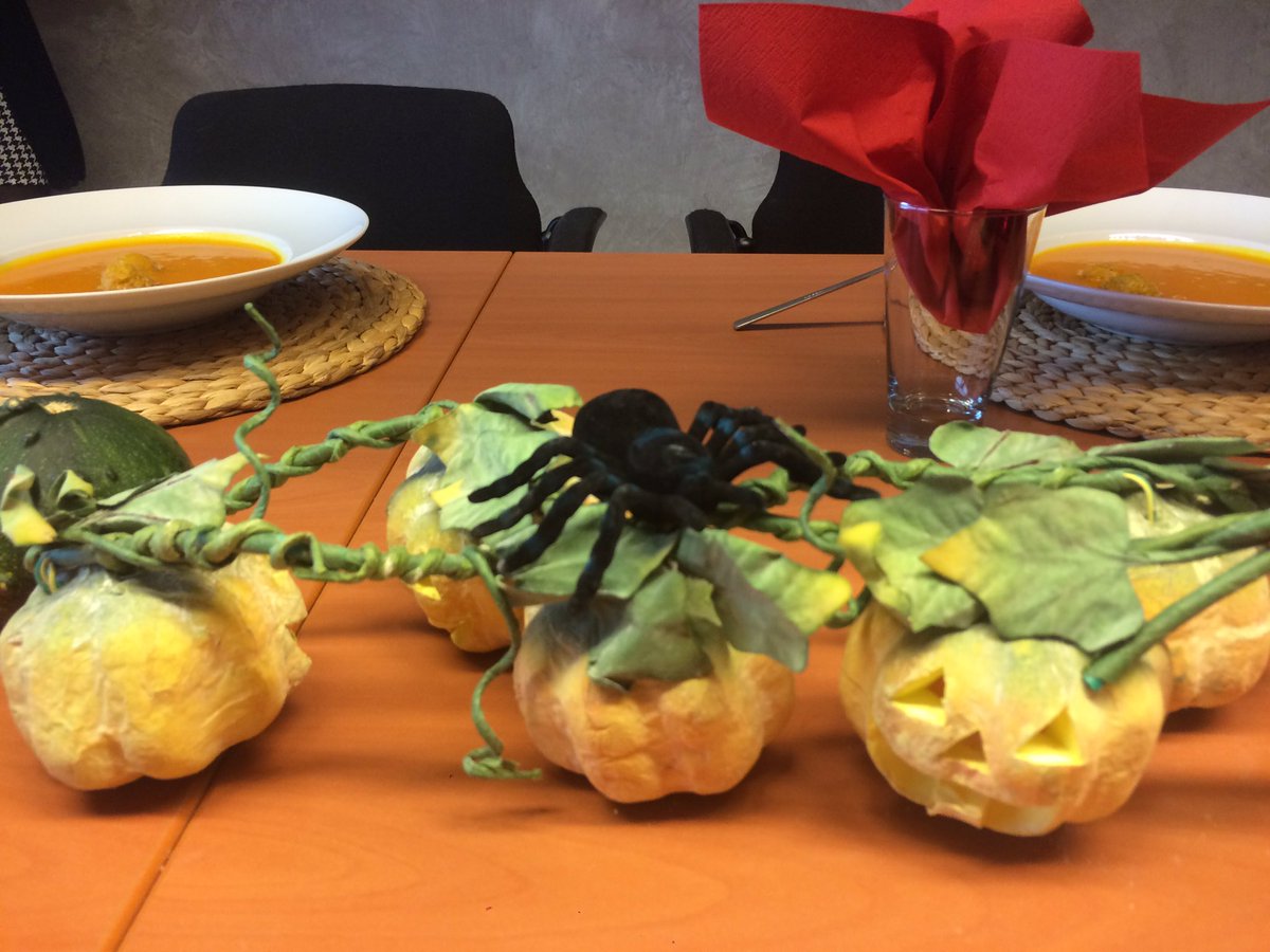 MeertEllen's tweet photo. Pre-Halloween lunch @MooreStephensBE #kantoor Dendermonde voor @mobileschool https://t.co/R4Uq0L5n3X