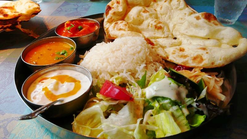 PromotionTeamUK's tweet photo. Indian food this evening! @jimharanbbx @WayneCollier @essexecoman #BeingTreated #HappyOli https://t.co/xy0MKCkT93