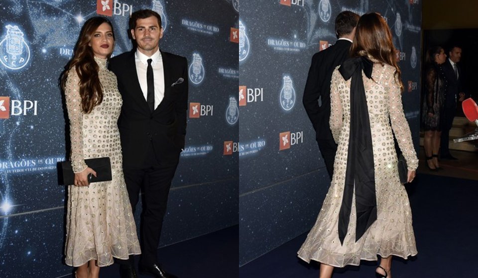 TdeTextil's tweet photo. O vestido que Sara Carbonero levou na gala dos Dragões de Ouro esgotou em poucas horas https://t.co/h6acoYtM6F https://t.co/r1Apj0l8eW
